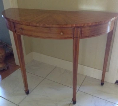THEODORE ALEXANDER ELEGANTE CONSOLE/BUFFET/MESA DE ENTRADA 44x19x32 h - Imagem 1 de 4