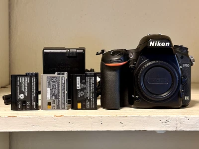 Cámara digital Nikon D750 24,3 MP SLR - cuerpo, 3 baterías, empuñadura vertical Foto 1 de 4