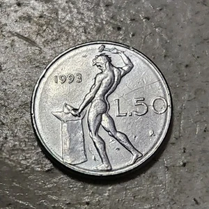 ITALY 🇮🇹 FIFTY (50) LIRE COIN 1993 (SMALL TYPE) - Picture 1 of 2