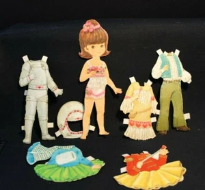 Muñeca de papel vintage - tarjeta de San Valentín - corte - 6,75" de alto niña  - Imagen 1 de 7