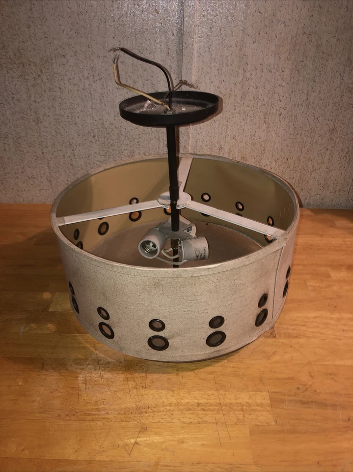 Luz de montaje semi empotrada Quoizel de 3 bombillas Foto 1 de 4