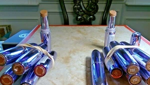 1 Maybelline forever metallic lite earthly being lipstick - Picture 1 of 2