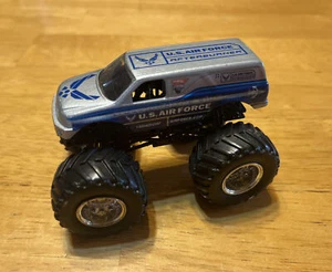 Camión Monster 1:64 Hot Wheels Fuerza Aérea de EE. UU. como nuevo - Imagen 1 de 7