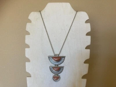 Lucite Accented Silver Tone Pendant Necklace - 36" NWOT — 第 1/3 张图片