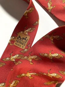 HERMES CORBATA PÁJARO CACATÚA VOLADORA VINTAGE AUSTRALIA NATURALEZA GAMA ALTA FRANCIA ROJO - Imagen 1 de 17