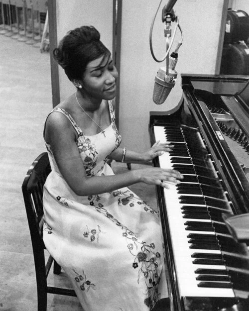 'Queen of Soul' Singer ARETHA FRANKLIN Glossy 11x14 Photo Music Print Poster - Image 1 of 1