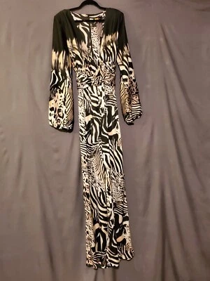 Mono Cher con cinturón difícil de encontrar en negro/combo de Fashion Nova. Foto 1 de 4