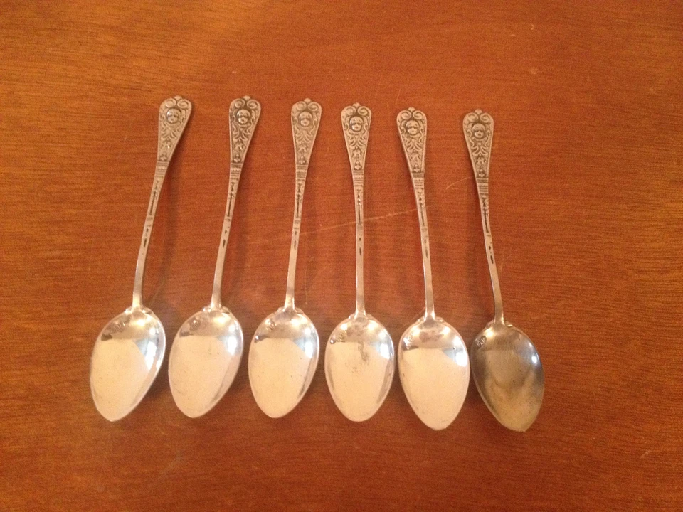 Antiguo juego de 6 cucharas pequeñas de plata 800 alemanas probables con decoración facial 4 1/4" Foto 1 de 4