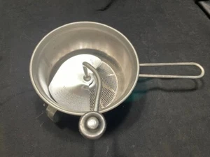 Vintage Foley Food Mill Model 101 Manual Ricer Potatoe Tomatoe Masher 2 QT 7" - Picture 1 of 3