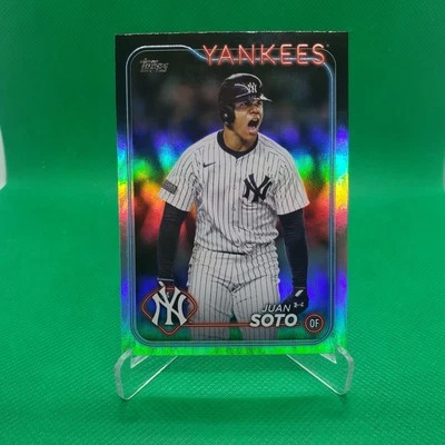 2024 Topps Update Juan Soto Rainbow Foil Parallel Card  - Image 1 of 4