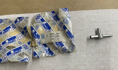 MG BHH 564 MGB TOURER & MGB GT ZINC CHOKE CABLE ABUTMENT - Image 1 of 4