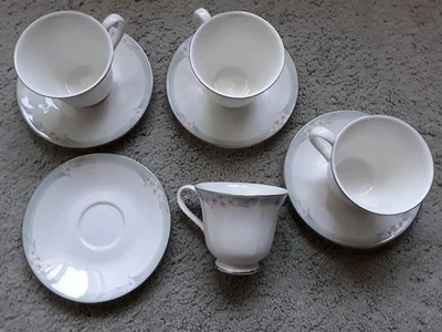 Vintage/Retro 1984 Royal Doulton Sophistication 4 Teacups And Saucer set. New. - Image 1 of 3