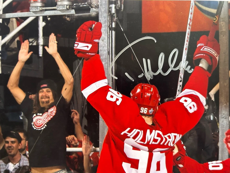 Tomas Holmstrom Signed 8x10 Detroit Redwings Photo W/Kid Rock - Image 1 of 1
