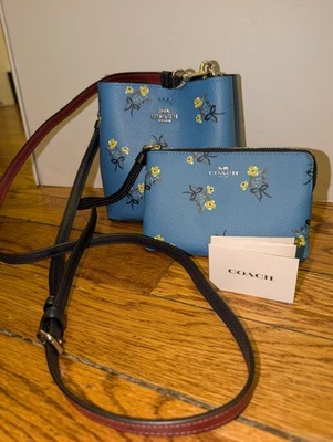 Bolso Coach Mini Town Bucket Azul Floral/A Juego Cremallera Esquina Muñequera Nuevo sin Etiquetas Foto 1 de 4