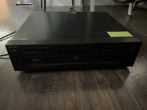 Sony CDP-C211 High Density Linear Converter Compact CD Player - Picture 1 of 6