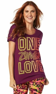 Camiseta Zumba One Zumba Love Hi Lo Dobladillo - Vibraciones Violetas ~ XS, Pequeña ~ Envío Gratis Foto 1 de 2