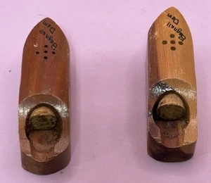 3 Inch Wooden Bagnell Dam Missouri Souvenir Clog Salt and Pepper Shakers Vintage - Picture 1 of 8