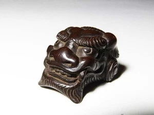 Netsuke Inro Sagemono Edo Era Japanese Antique Wood Carved  Kagura Lion Brown - Picture 1 of 8