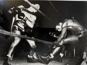 1943 Middleweight Jake LaMotta vs Sugar Ray Robinson 8x10 UNSIGNED Gloss Photo - Picture 1 of 2