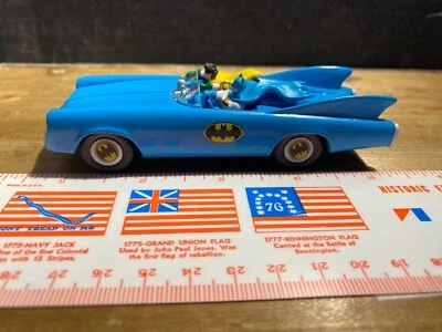 HALLMARK BATMOBILE COM BATMAN & ROBIN AZUL NATAL ORNAMENTADO - Imagem 1 de 4