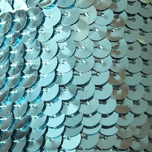 Borde de lentejuelas 6 mm azul agua brillante metálico. 5 yardas / 15' por paquete - Imagen 1 de 3