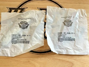 New Pair of OEM Harley-Davidson Red Reflectors for Saddlebag Latches 59287-92 - Foto 1 di 4