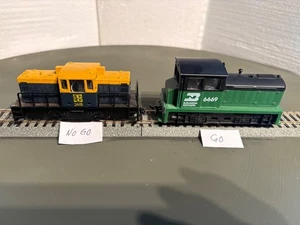 Lot of 2 Switchers: HO Scale AHM BN #6669 & Santa Fe #2615 (25-720) - Picture 1 of 8