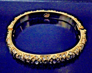 ST JOHN Vintage Gold Tone Pave Crystals Rhinestones Hinged Bangle Bracelet 8.5" - Picture 1 of 15