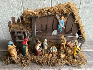 Nativity Set With Wood Stable, moss and figurines - Picture 1 of 18