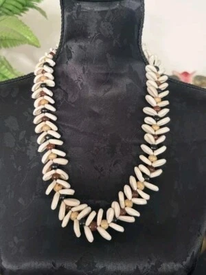 Necklace Cowrie Shell / Bead - Image 1 of 4
