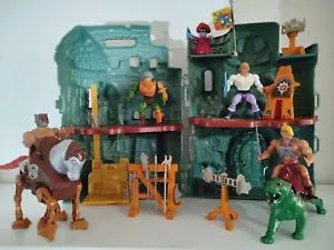Lotto Castello di Grayskull+ Personaggi MOTU Vintage Giocattolo Toys 1981/83 - Foto 1 di 24