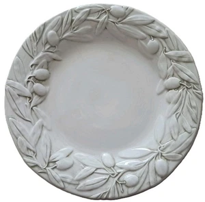 "2" Williams Sonoma Tuscan Olive 11.5" Dinner Plates Italy 3D Cream Embossed - Picture 1 of 2