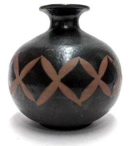 Jarrón de flores de brote marrón O M C Japón mediados de siglo cerámica moderna 4,25"" de alto x 4"" con ancho - Imagen 1 de 4