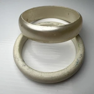 Lot Set Vintage Retro 70s 80s White Pearl Acrylic Resin Space Bangle Bracelet - Picture 1 of 11