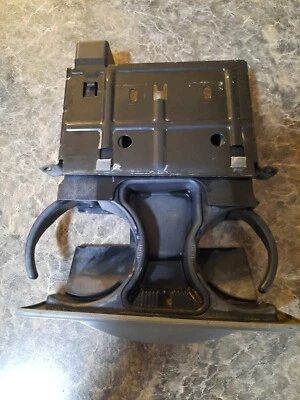 Суперпрочный серый выдвижной подстаканник для приборной панели 99–04 Ford F250 F350 F450 F550 от оригинального производителя  - Изображение 1 из 4