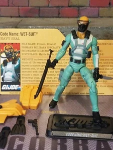 GI JOE ~ 2009 WET SUIT ~ ASSAULT ON COBRA ISLAND ~100% complete & FILE CARD - Picture 1 of 3