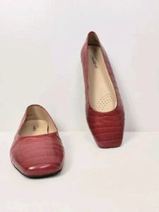 Trotters Women's Honor Red Croc Flats 8.5 W Slip-on Shoes Dressy Business Casual - Picture 1 of 6