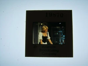 Diapositiva de producción de estudio ABC original IT'S A LIVING 35 mm estampada #2 SUSAN SULLIVAN - Imagen 1 de 3