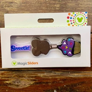 Nuovo Disney Parks Magic Band Sliders Topolino Cupcake Dolci Dolci Nuovo con scatola - Foto 1 di 4