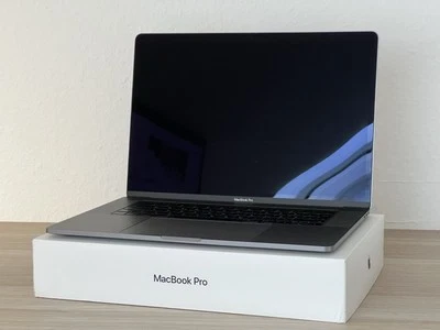 MacBook Pro 15” (2016, Grau) - Bild 1 von 4
