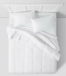 KING Down-Alternative All Season Comforter Insert WHITE - Room Essentials - Picture 1 of 4