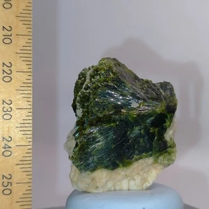 Epidote spray crystal cluster on matrix natural rough mineral specimen 167ct - Picture 1 of 8