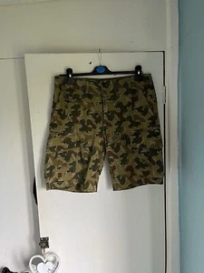 H & M LOGG Men Mexican Theme Heavyweight Cargo Camo Shorts. 33 Waist. 01 - Picture 1 of 9