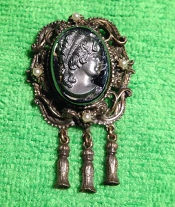 vintage brooch pin - Picture 1 of 3