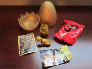 JURASSIC PARK 30TH ANNIV. CAPTIVZ GOLD EGG BABY VELOCIRAPTOR HATCHLING KOMPLETT - Bild 1 von 4