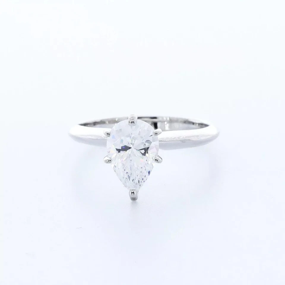 Anillo de compromiso solitario clásico oro 14K 1,47 quilates pera diamante cultivado en laboratorio F SI1 Foto 1 de 4
