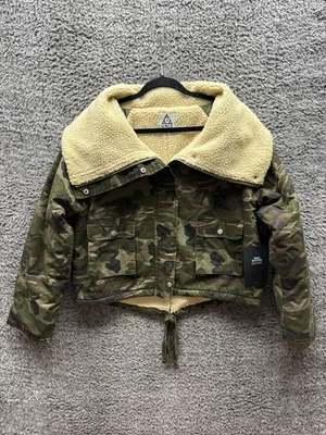 Chaqueta de bombardero recortada forrada de sherpa de piel sintética camuflada Unif para mujer talla L nueva con etiquetas Foto 1 de 4