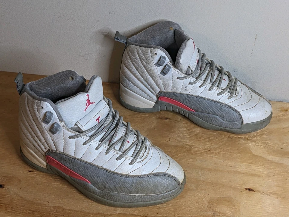 Nike Air Jordan 12 retrô cinza lobo rosa vivo tamanho 6.5Y juvenil 510815-029 GS - Imagem 1 de 4