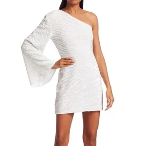 NUEVO CON ETIQUETAS Vestido Retrofete Gloria revolve Blanco Lentejuelas Adornado Un Hombro L $825 - Imagen 1 de 10