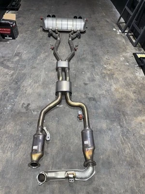 BMW M3 Competition 2021-2023 escape completo Foto 1 de 3